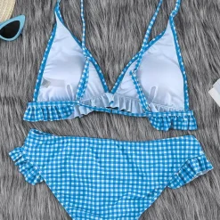 Bikinisetti röyhelöillä siniruutuinen