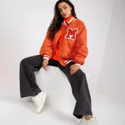 By Clara Kylie bombertakki oranssi