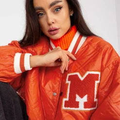 By Clara Kylie bombertakki oranssi