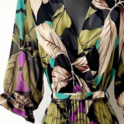 Elle Lisa kuvioitu mekko vyöllä
