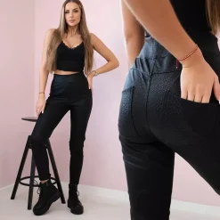 Kesi Pockets kuvioidut housut musta