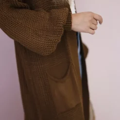 Kesi Xena neuletakki taskuilla choko