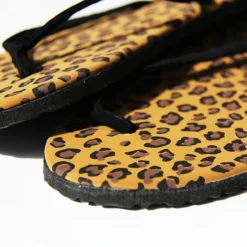Leopardikuvioiset sandaalit