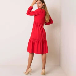 Rue Paris Yonne mekko punainen
