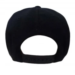 Snap-back lippahattu kartioniiteillä