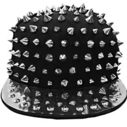 Snap-back lippahattu niiteillä