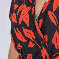 World Lilly mekko musta-punainen