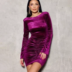 Zandra kimaltava samettimekko purppura