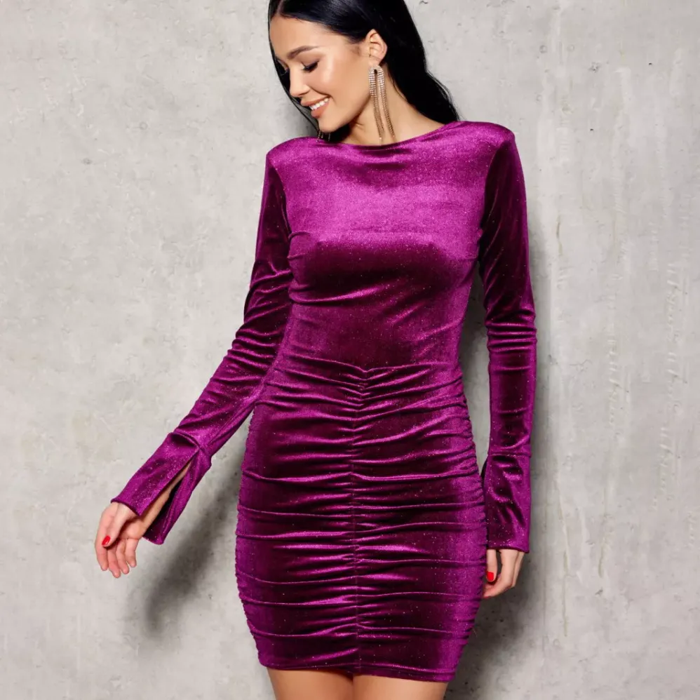 Zandra kimaltava samettimekko purppura